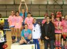 Juan Ramn Lpez Visitacin, Alcalde de Laredo, junto al Equipo Alevn de Voleibol IMD Laredo y su entrenadora Jennifer Laya. 